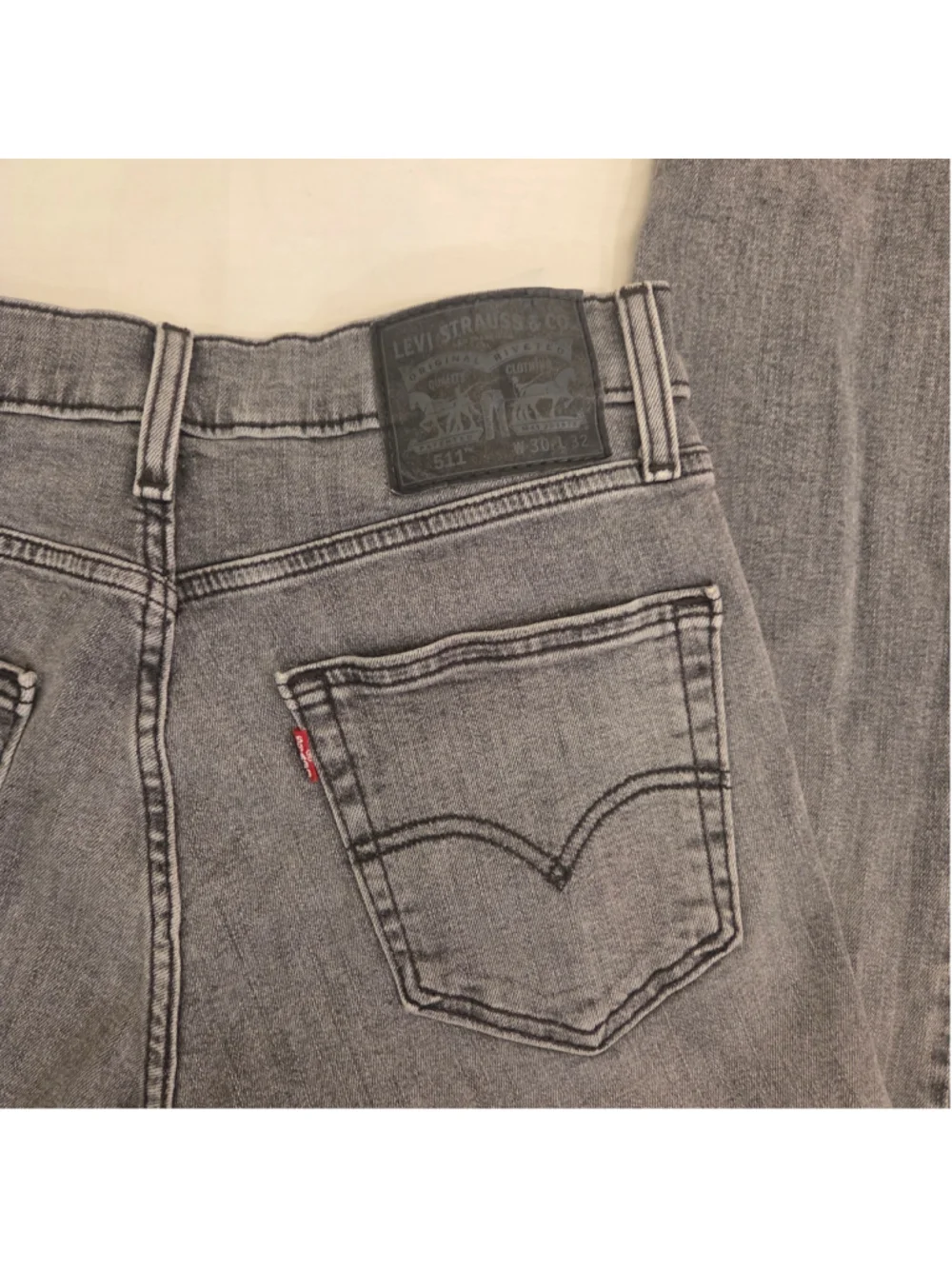 Men's Levi's Gray Slim Straight Jeans size 30/32